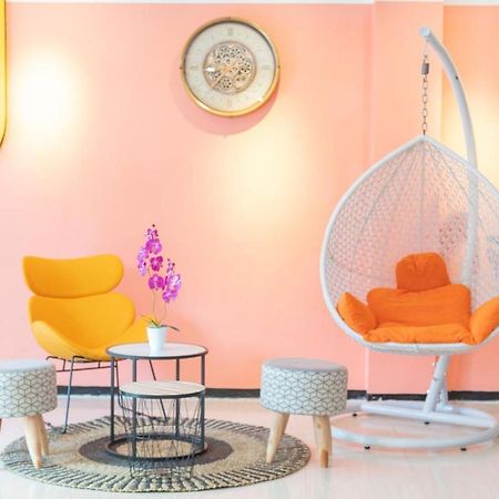 Sans Hotel Queen Batu Sumber Brantas Екстериор снимка