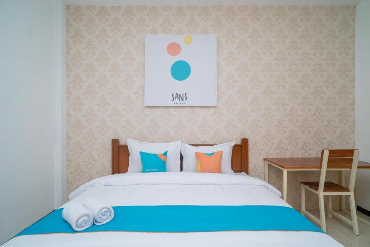 Sans Hotel Queen Batu Sumber Brantas Екстериор снимка