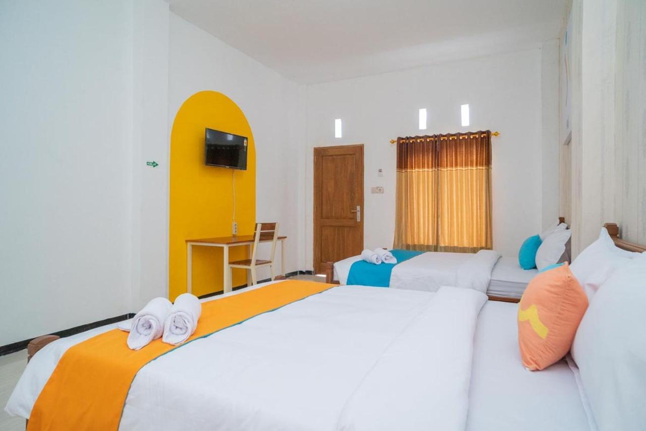 Sans Hotel Queen Batu Sumber Brantas Екстериор снимка
