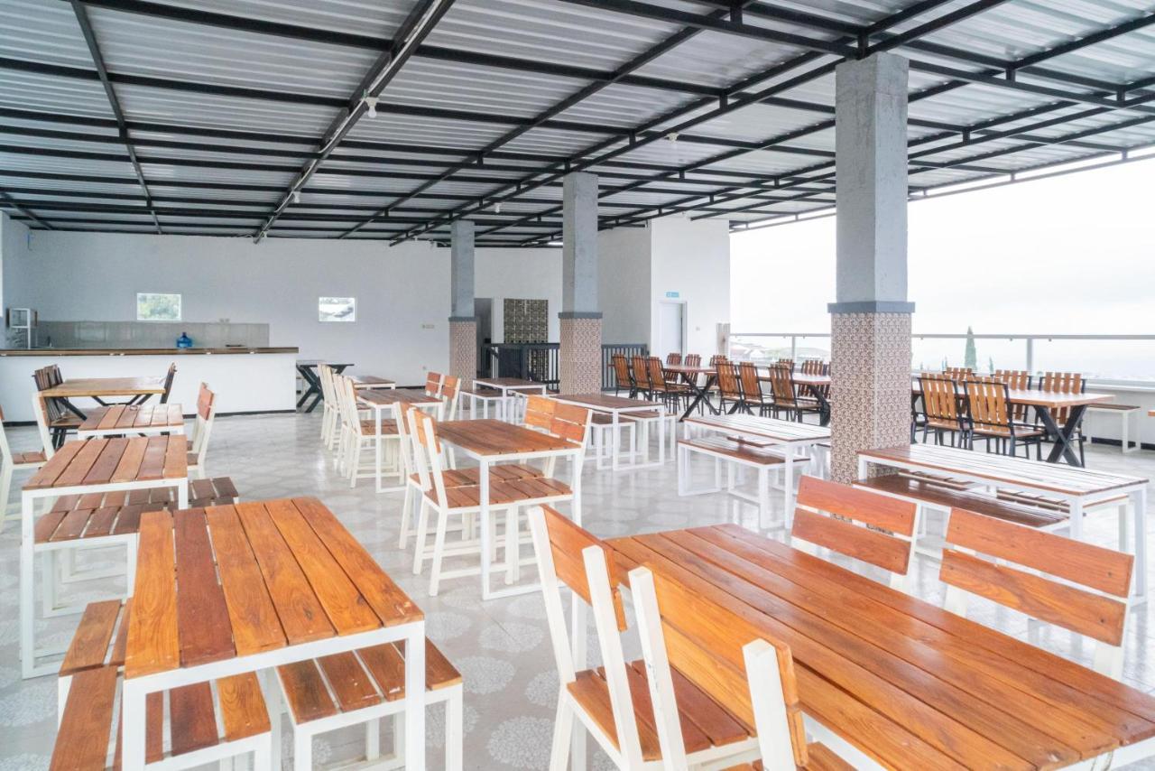 Sans Hotel Queen Batu Sumber Brantas Екстериор снимка