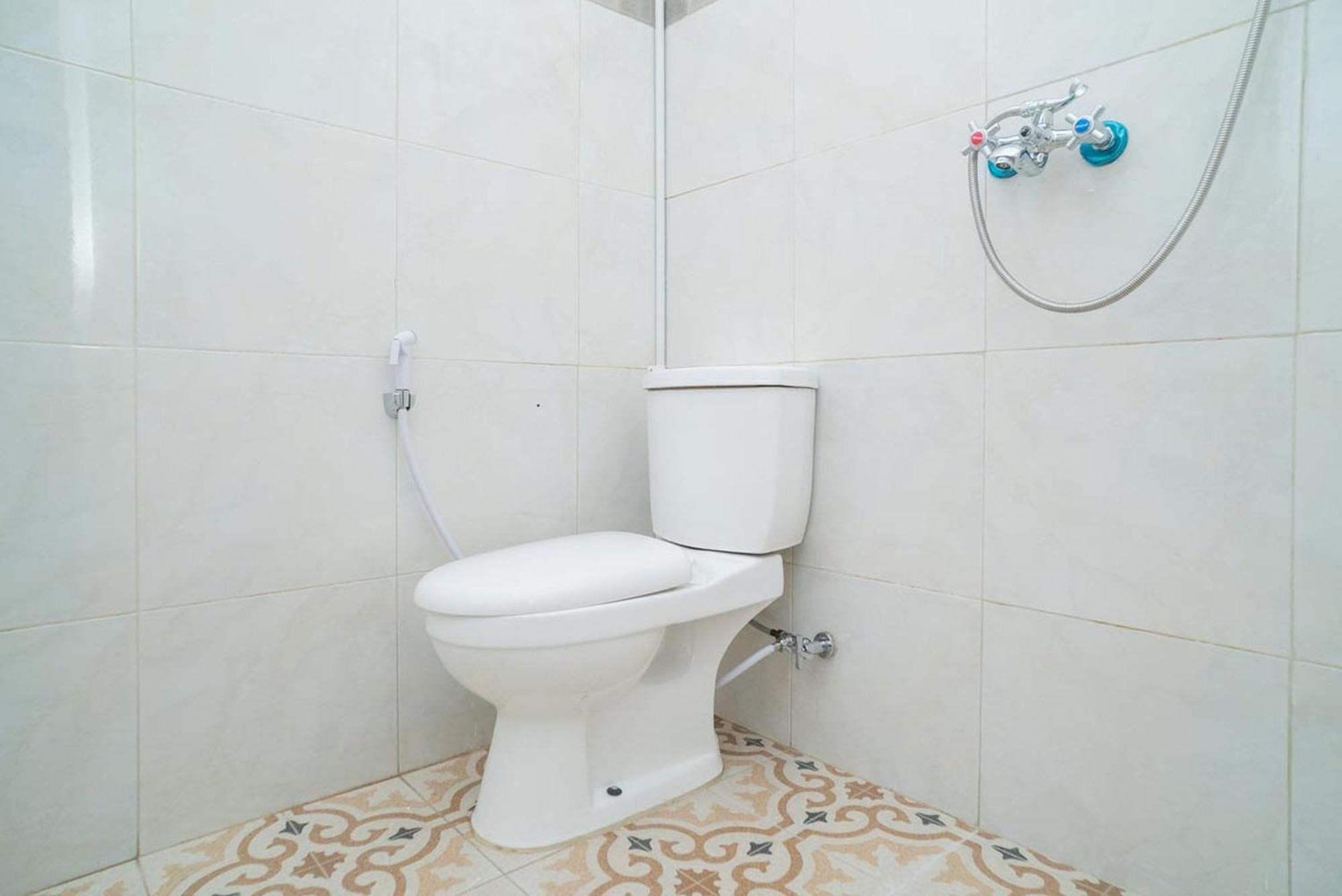 Sans Hotel Queen Batu Sumber Brantas Стая снимка