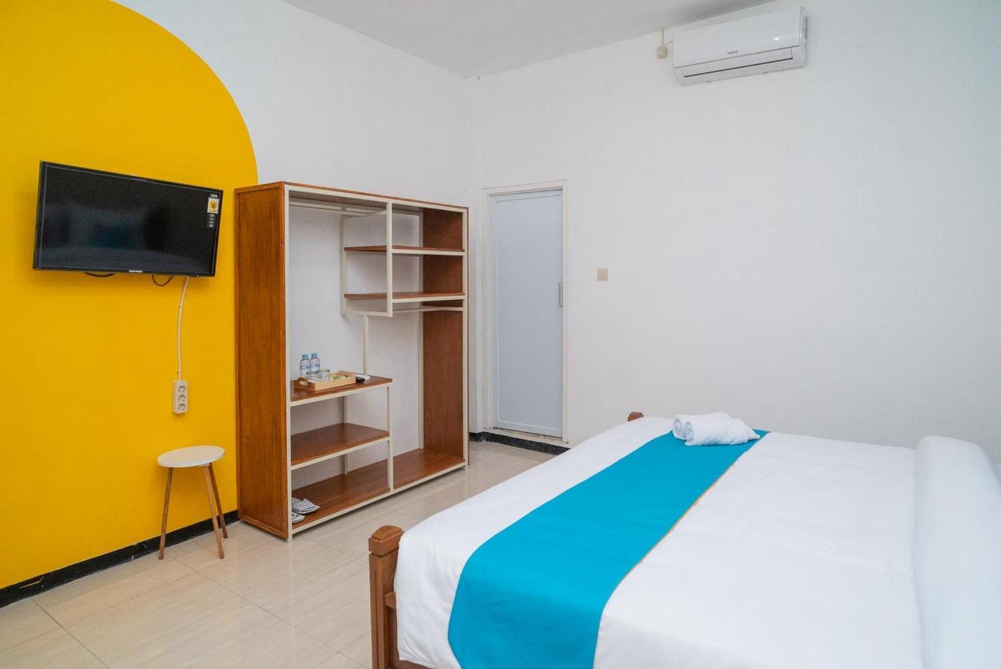 Sans Hotel Queen Batu Sumber Brantas Стая снимка
